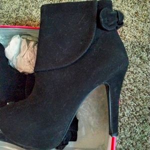 Black stiletto ankle boots with bow